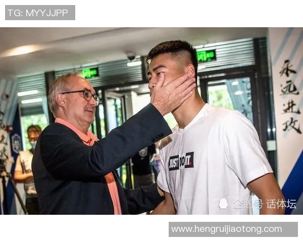 感人瞬间足球明星与球迷之间的深情互动视频让人泪目