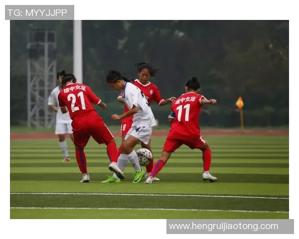 足球明星在赛场上的精彩瞬间与动作捕捉展现足球魅力与运动激情